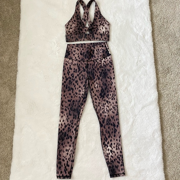 Fabletics leopard spotted powerhold workout leggings bra set - Picture 3 of 11